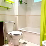 Spacious, Comfortable And Close To The Апартаменты *