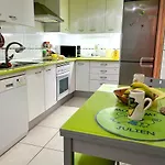 Spacious, Comfortable And Close To The Апартаменты *