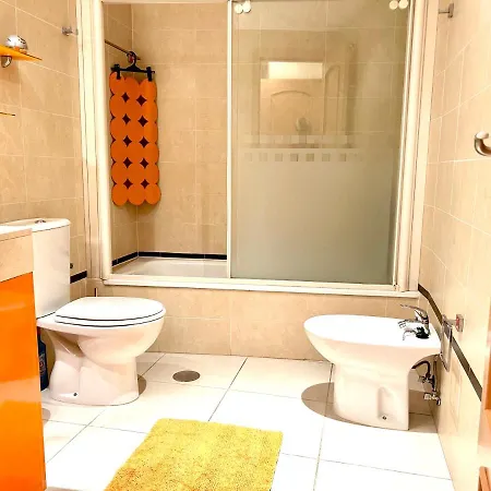 Spacious, Comfortable And Close To The Apartamento